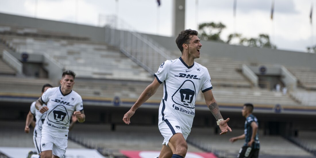 Dinenno celebra una de sus dos anotaciones, ayer, en Ciudad Universitaria ante el Querétaro.
<br><br>
durante el partido Pumas UNAM vs Queretaro, correspondiente a la Jornada 01 del Torneo Apertura Guard1anes 2020 de la Liga BBVA MX, en el Estadio Olimpico Universitario, del 26 de Julio de 2020.