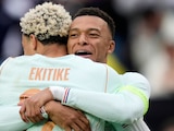 Hugo Ekitike celebra con Kylian Mbappé tras anotar el segundo tanto de Francia ante Brasil en un partido amistoso