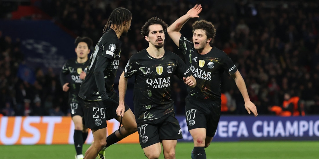 Vitinha festejando su gol ante el Chelsea.