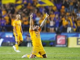 Gignac celebra el triunfo de sus felinos sobre el Cruz Azul, ayer.