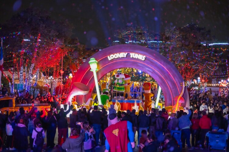 Six Flags inaugura Christmas in the Park 2025.