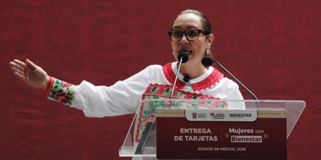 Azucena Cisneros entrega 5 mil tarjetas del programa Mujeres con Bienestar en Ecatepec.