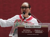 Azucena Cisneros entrega 5 mil tarjetas del programa Mujeres con Bienestar en Ecatepec.