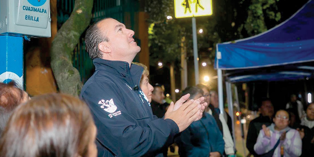 Carlos Orvañanos durante la inauguración de 120 luminarias en Contadero, Cuajimalpa, el 29 de julio.