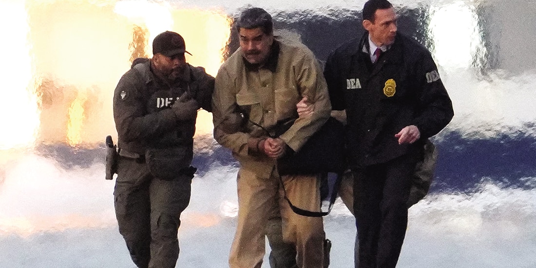 El presidente venezolano capturado, Nicolás Maduro, bajando del helicóptero para asistir a su audiencia, ayer.