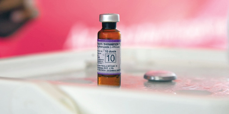 Biológico de la Jornada de Vacunación contra el sarampión en Campeche, en julio de 2025.