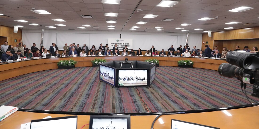 Sesión extraordinaria de la comisiones unidas de Justicia y Hacienda y Crédito Público.