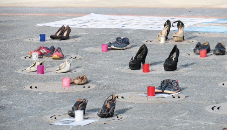 FAMILIARES de personas desaparecidas protestan en la Plaza de la Reforma, en Cancún, en foto de archivo.