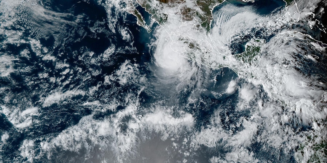 "Trudy" se intensificó a huracán de categoría 2 nuevamente, el 17 de octubre de 2026.