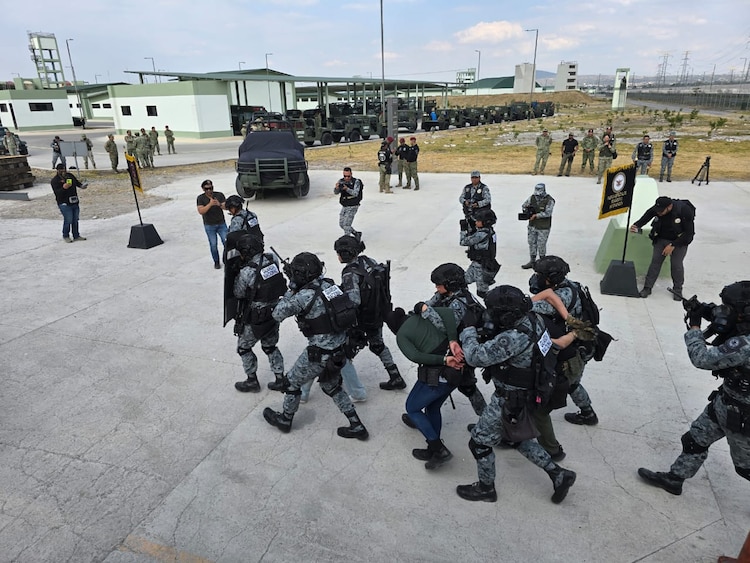 Paracaidistas del Ejército afinan adiestramiento rumbo a su 80 aniversario