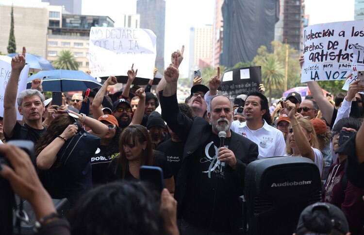 Moderador de la ANDA que cedió la palabra a los manifestantes.