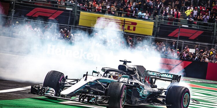 Hamilton, campeón
en México
El inglés ganó el cuarto de sus siete títulos mundiales en el Gran Premio de México. Aunque terminó noveno, Sir Lewis tenía muchos puntos de ventaja sobre Sebastian Vettel y se consagró en suelo azteca.