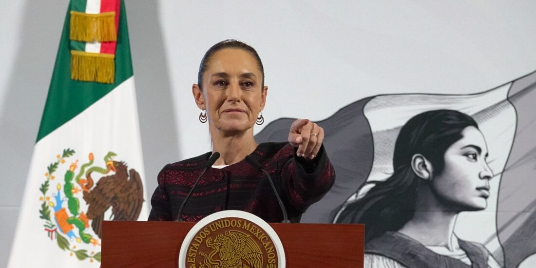 La presidenta Claudia Sheinbaum participa en la Mañanera del Pueblo.