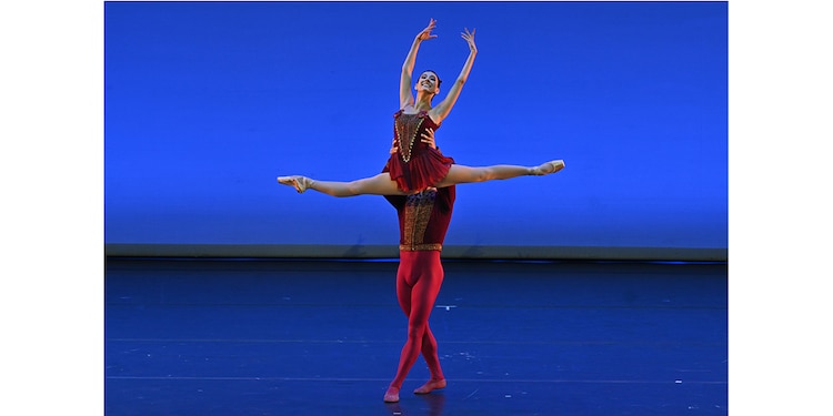 JASMINE JIMISON cautivó al bailar Soirées musicales.