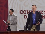 El subsecretario de Salud y el director de Epidemiología en la conferencia de hoy.