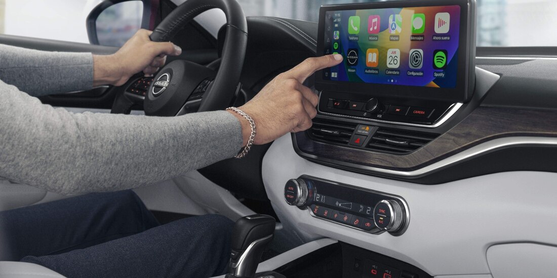El habitáculo de Nissan Altima ofrece lujo, tecnología y comodidad.