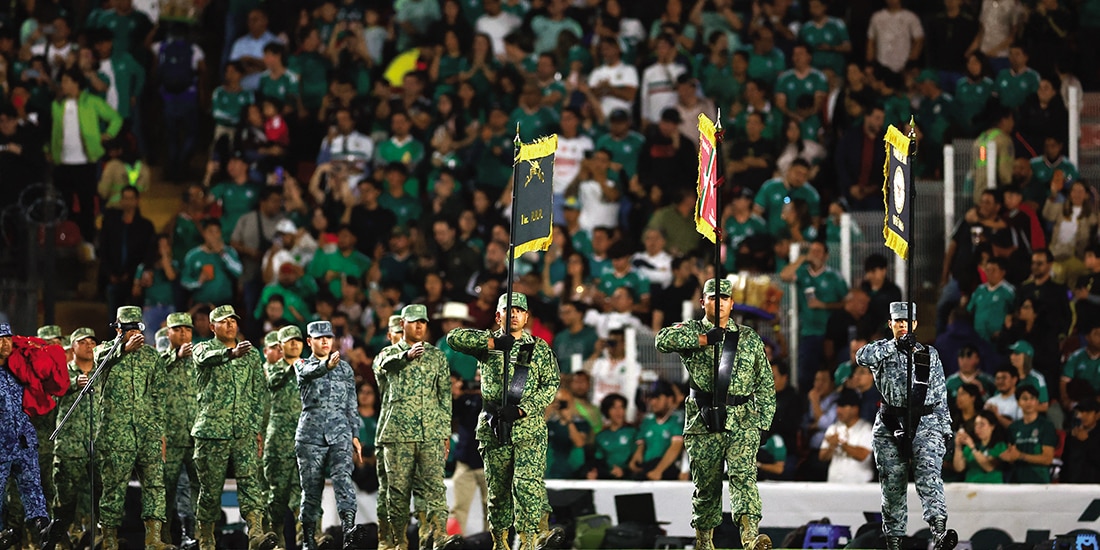MILITARES, ayer, en la cancha del Corregidora.