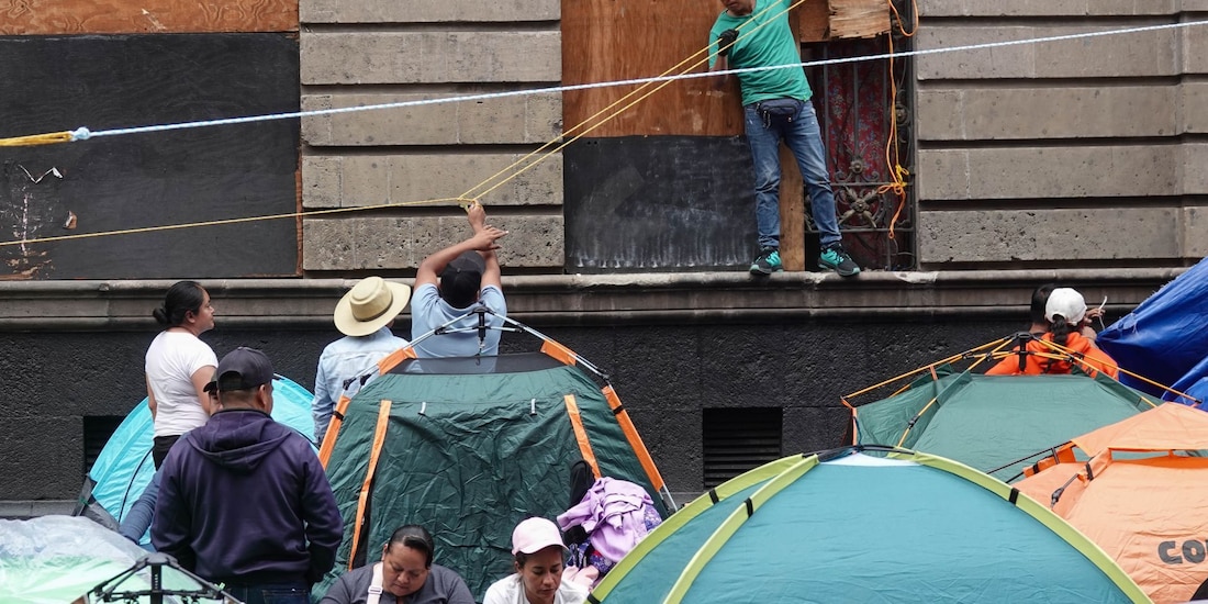 Aspecto del plantón de la CNTE sobre 5 de Mayo.