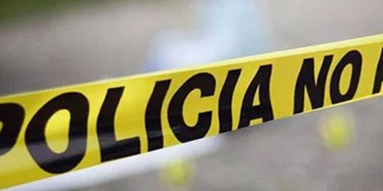 Uno de los fallecidos fue identificado como Jesús Adrián O. V. y portaba un fusil de asalto, mientras que el segundo individuo aún no ha sido identificado.