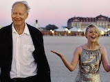 Stellan Skarsgård y Elle Fanning.