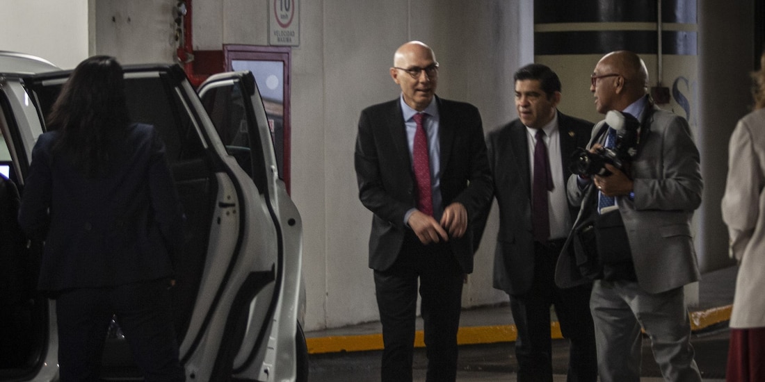 Volker Türk, Alto Comisionado de la ONU para los Derechos Humanos a su salida de reunión en el Senado.