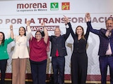 Las morenistas Ariadna Montiel y Citlalli Hernández (c.) ayer, en reunión con representantes del PT y del PVEM.