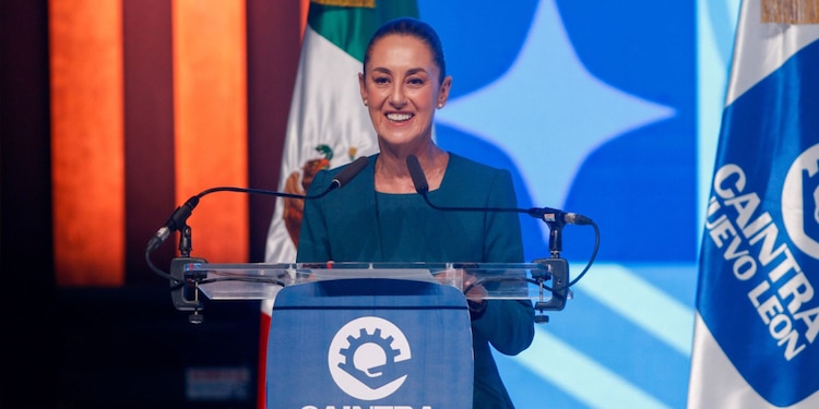La jefa del ejecutivo en la Asamblea Anual de la Caintra en Nuevo León en días pasados.
