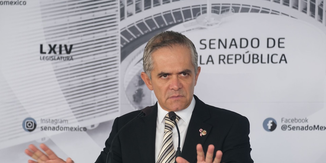 El senador Miguel Ángel Mancera, por el partido del PRD.