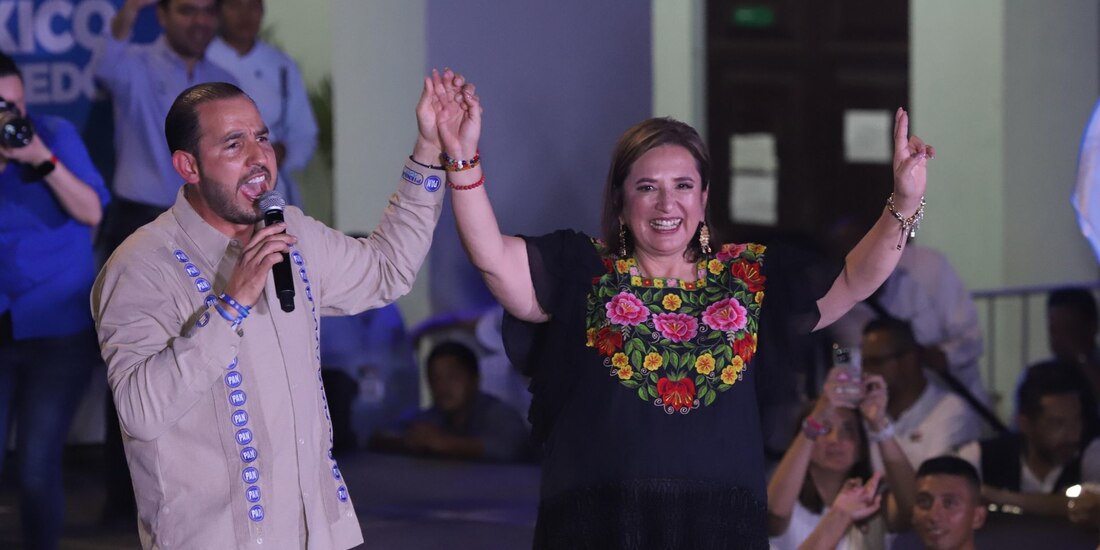 La candidata presidencial de Fuerza y Corazón por México Xóchitl Gálvez y el dirigente del PAN Marko Cortés.
