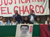 Integrantes de la CNTE en asamblea.