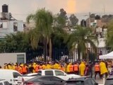 Seguidores de Tigres y San Luis arman gresca a las afueras del estadio.