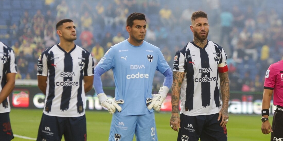 Sergio Ramos en un partido con Monterrey