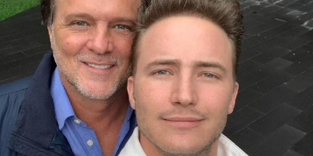 Hijo de René Strickler se compromete con su novio