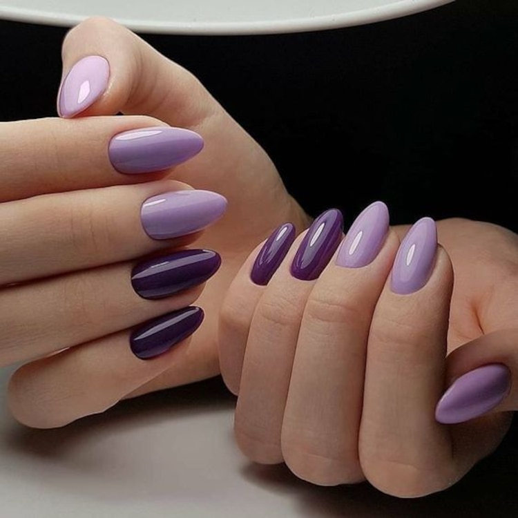 Lleva más de un tono morado en las uñas