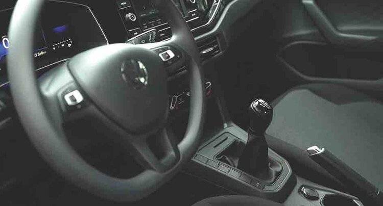 El nuevo Polo debiera llegar a nuestro mercado el próximo año, por lo que todavía es prematuro saber versiones y equipamiento.