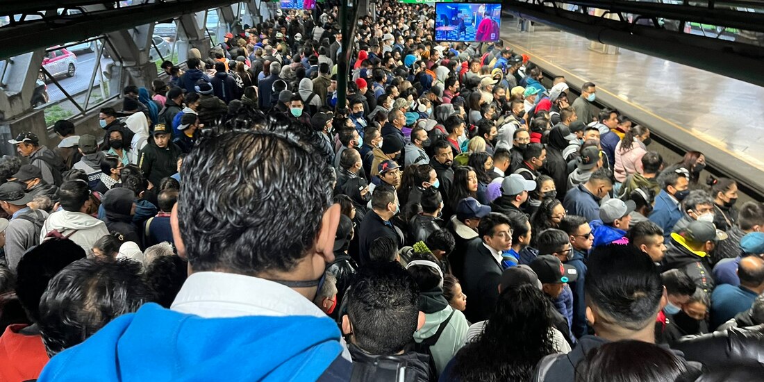 Línea 8 del Metro CDMX, que va de Garibaldi a Constitución de 1917, una de las afectadas por retrasos.