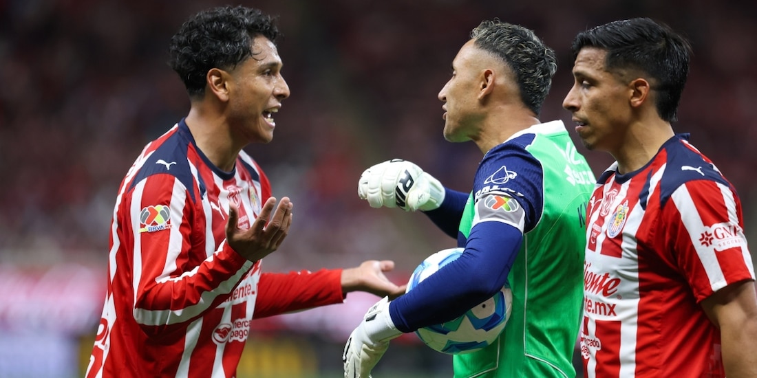 Una acción del Chivas vs Pumas de la Liga MX.