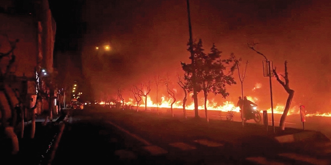 Incendio a lo largo del bulevar Koohsar de Teherán, el 8 de marzo.