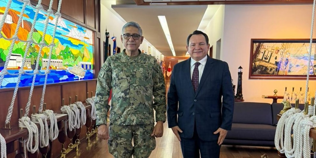 Raymundo Pedro Morales Ángeles y el Gobernador.