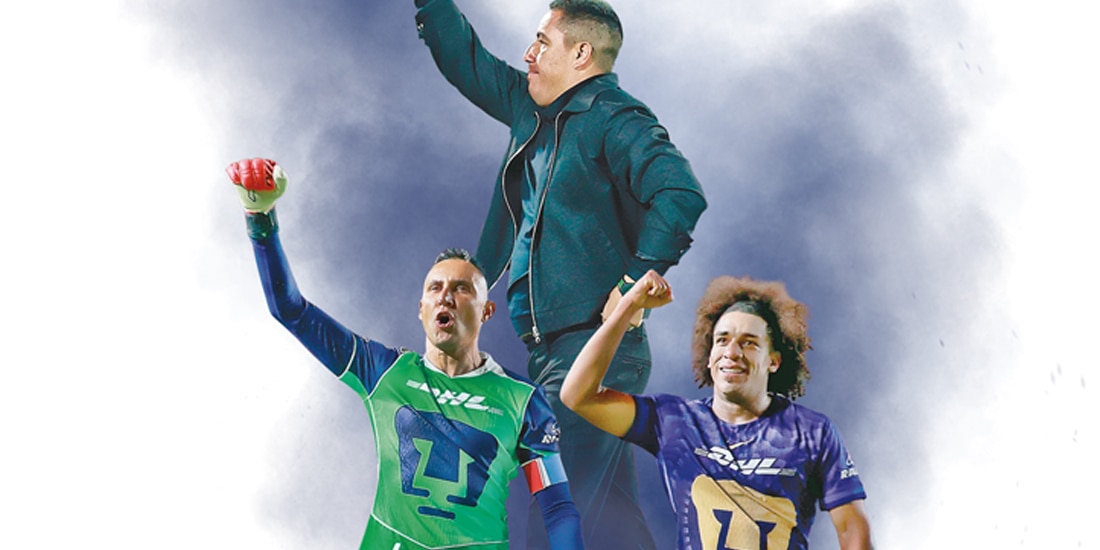 En la imagen, el entrenador Efarín Juárez y los futbolistas Keylos Navas y Adalberto Carrasquilla