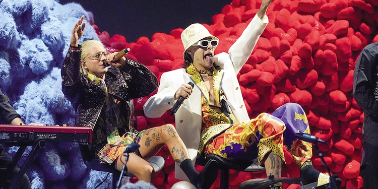 CA7RIEL y Paco Amoroso durante
su número.