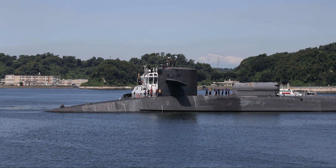 El submarino nuclear USS Kentucky hace su primera escala en el puerto de Busan, Corea del Sur, ayer.