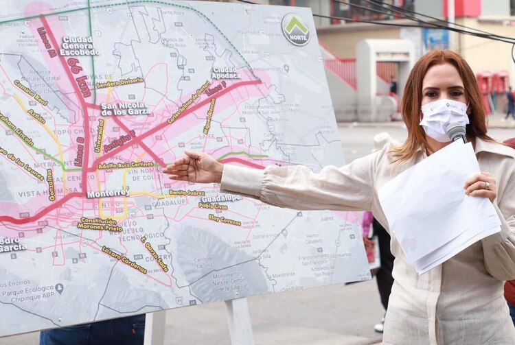 Clara Luz Flores presentó ayer un proyecto de movilidad para la zona metropolitana de Monterrey