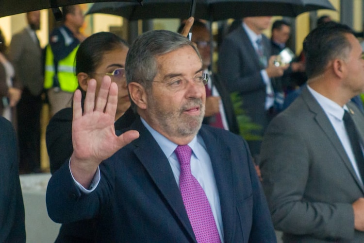 El canciller Juan Ramón de la Fuente recibió a Marco Rubio en el AIFA.