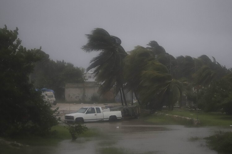 Los nombres de los huracanes este 2025 son los que te compartimos en esta nota.