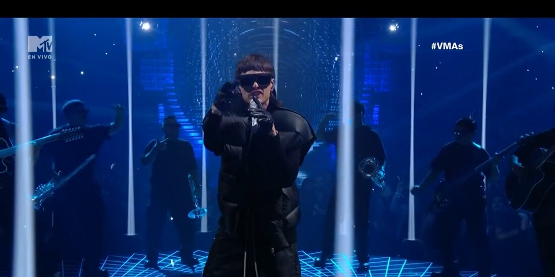 Peso Pluma no obtuvo buenas críticas por su show en los MTV VMAs 2023