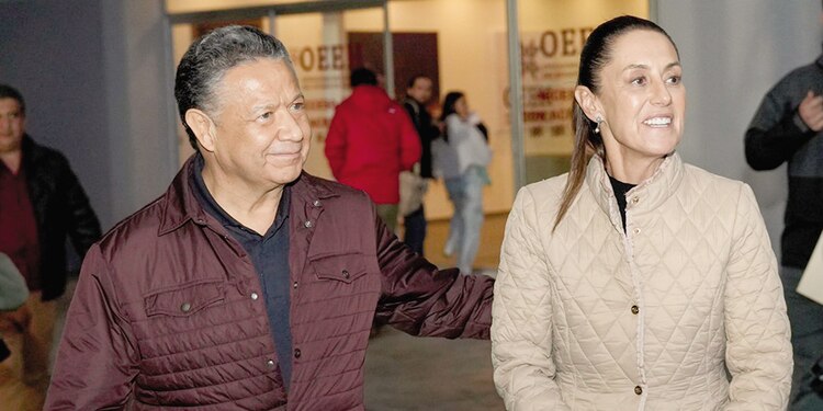 En hidalgo fue recibida por el gobernador Julio Menchaca.