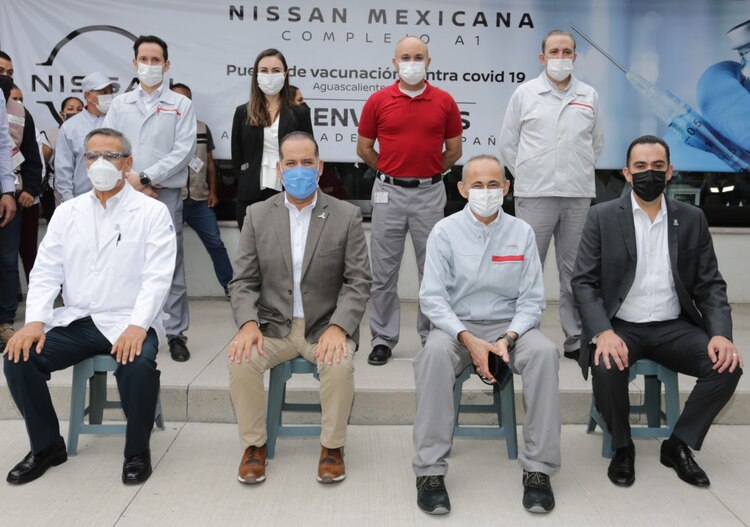 La primera etapa de vacunación en Planta Nissan A1 fue presidida por Martín Orozco, gobernador del Estado de Aguascalientes; Manuel Alejandro González, secretario de Desarrollo Económico; Miguel Ángel Piza, secretario de Salud del Estado; Joan Busquets, vicepresidente de Manufactura de Nissan Mexicana; Efraín Hernández, director de Planta Nissan A1; Lorenzo Pedroza, director de Planta Nissan Powertrain; Ana Pérez, directora de Recursos Humanos, Manufactura, Nissan Mexicana; e Iván Dávila, subdirector de Estrategia de Manufactura.