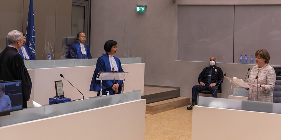 María del Socorro Flores (izquierda), durante su toma de protesta, ayer.