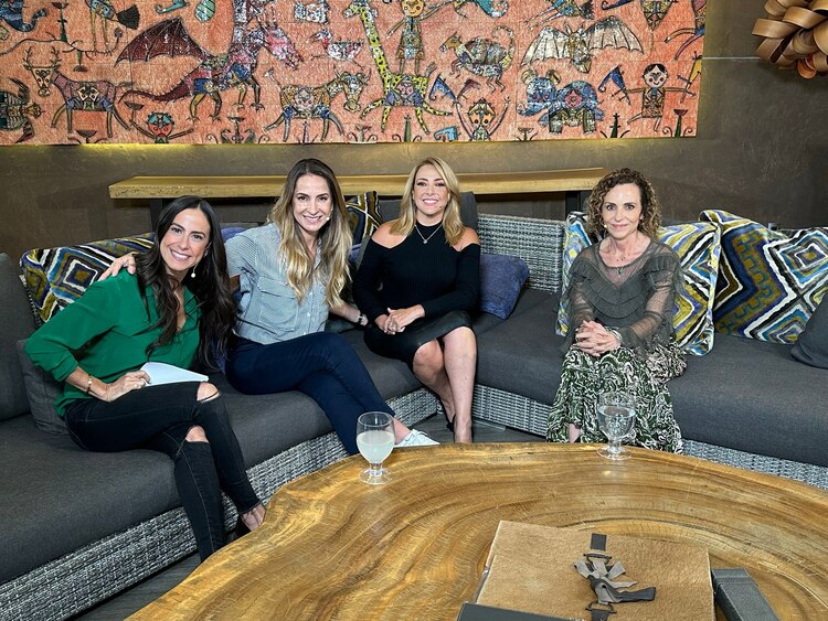 De izq. a der.: Paulina Mercado, Ximena Ugarte, Bibiana Belsasso y Shulamit Graber, en el nuevo proyecto WHIP 40 y +.